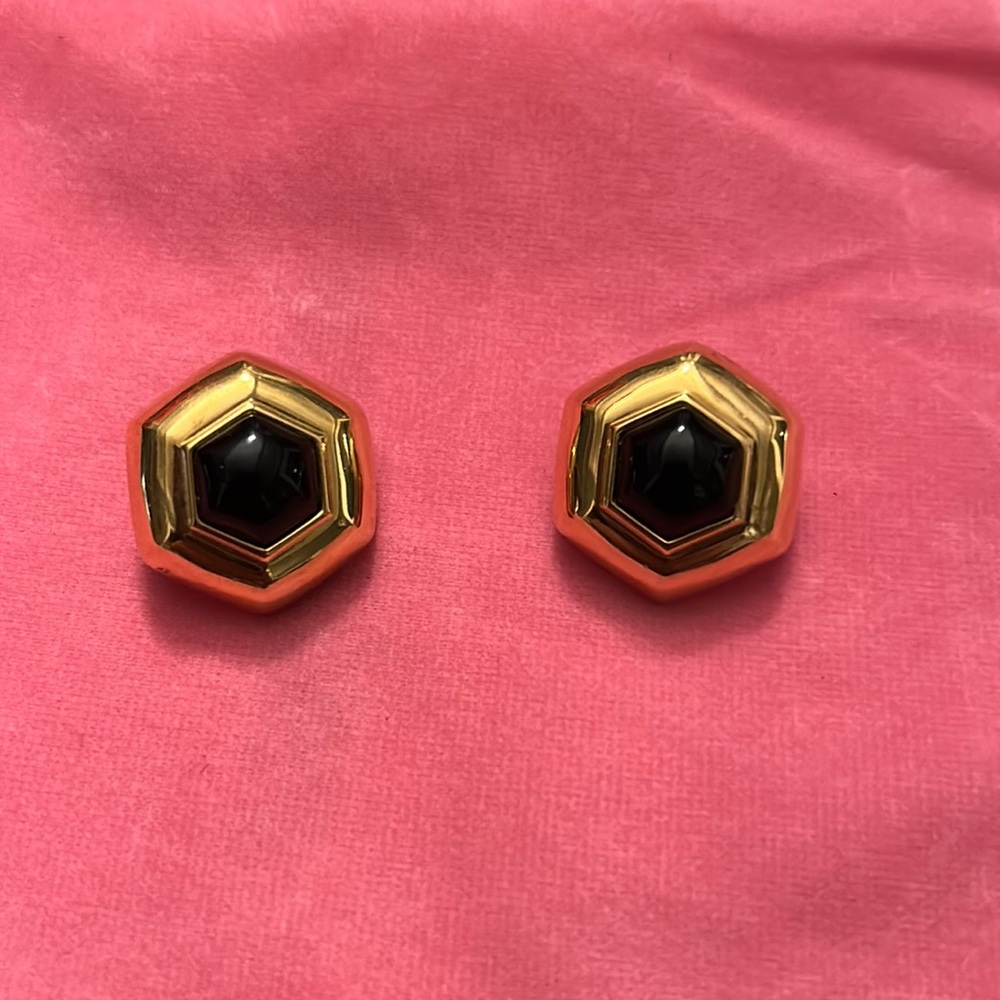 Vintage 1980s Monet Gold Tone clip earrings
